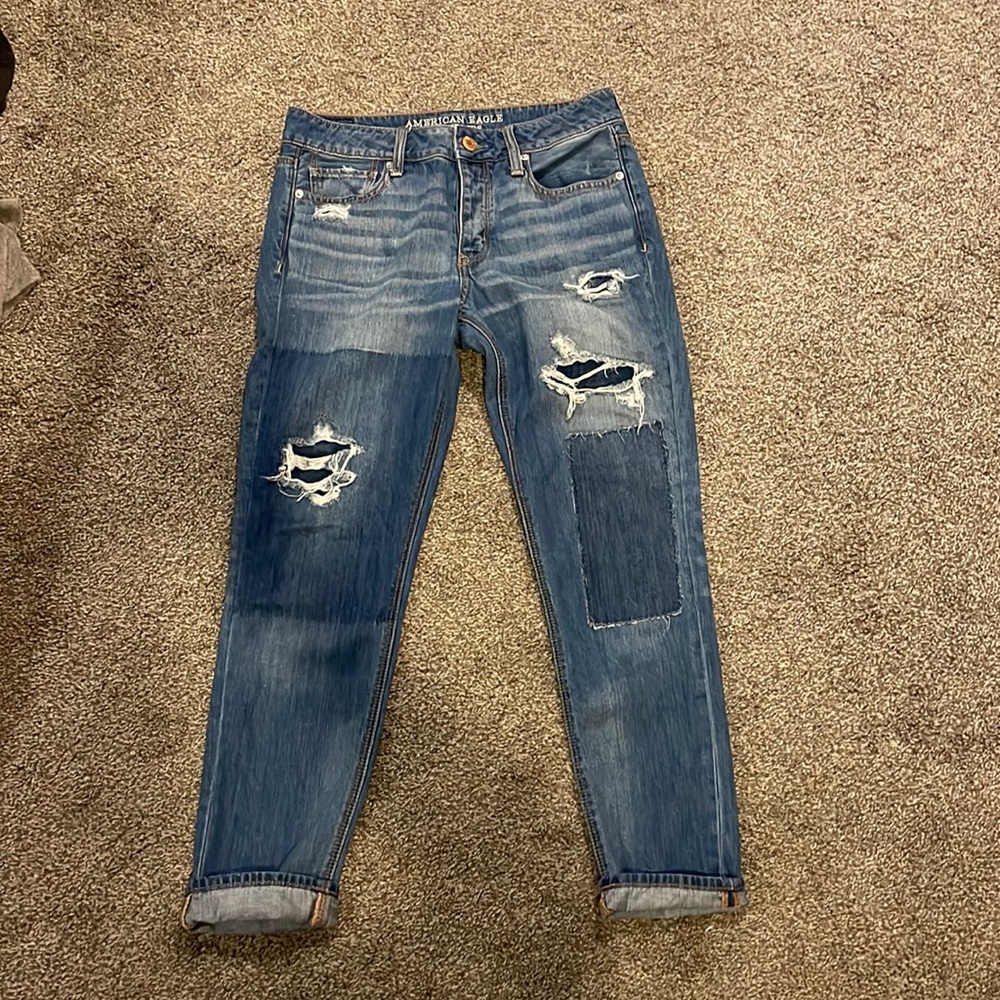 Tomgirl distressed size 4 AE jeans